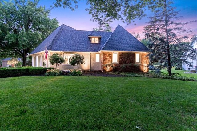 12854 Pembroke Circle, Leawood, KS 66209