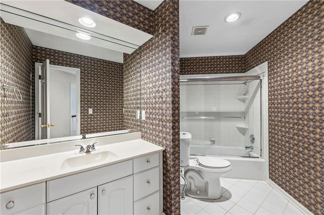 12854 Pembroke Circle, Leawood, KS 66209