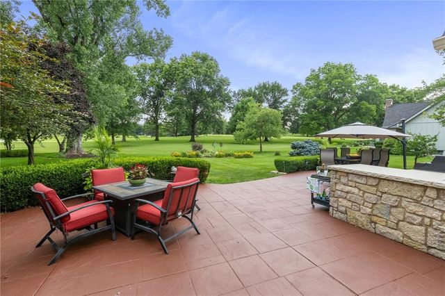 12854 Pembroke Circle, Leawood, KS 66209
