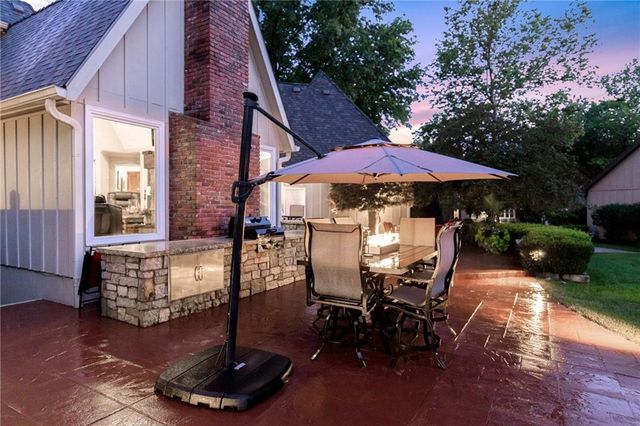 12854 Pembroke Circle, Leawood, KS 66209