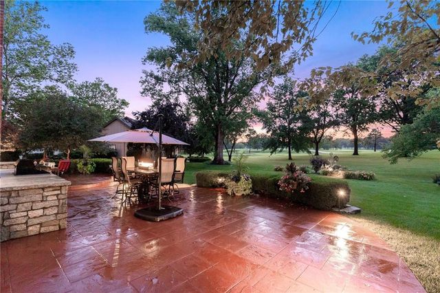 12854 Pembroke Circle, Leawood, KS 66209