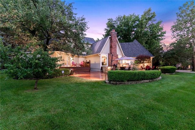 12854 Pembroke Circle, Leawood, KS 66209