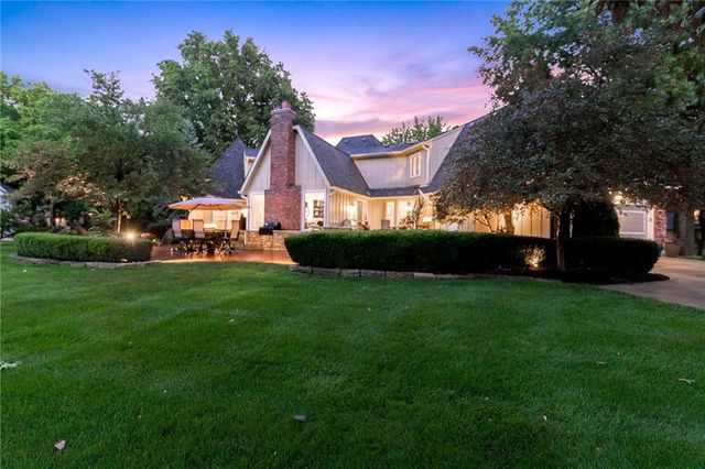 12854 Pembroke Circle, Leawood, KS 66209