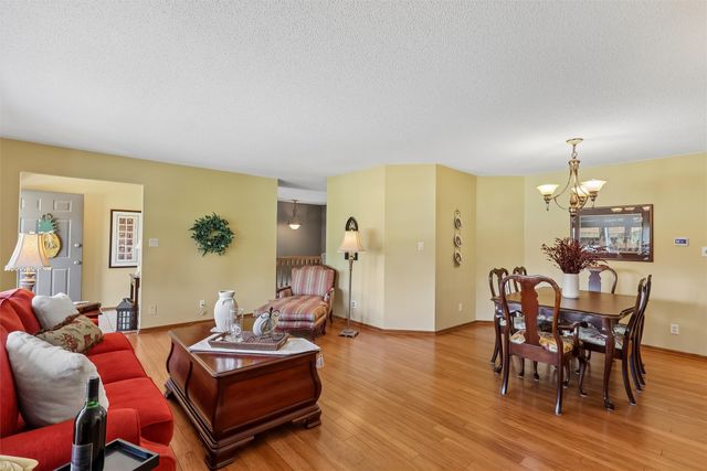 9920 Hammontree Drive, Urbandale, IA 50322