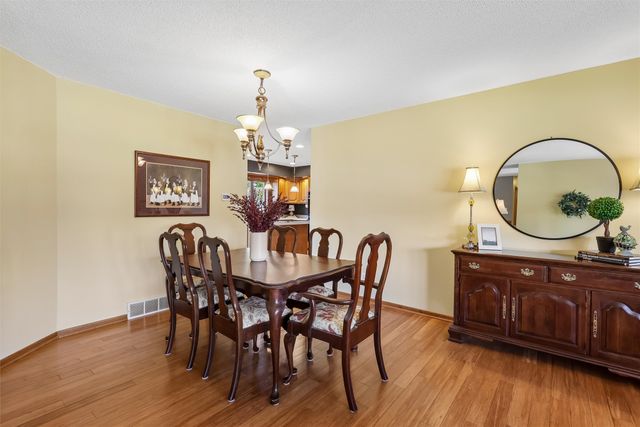 9920 Hammontree Drive, Urbandale, IA 50322