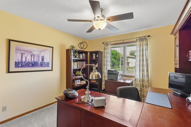 9920 Hammontree Drive, Urbandale, IA 50322
