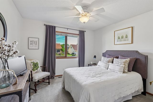 9920 Hammontree Drive, Urbandale, IA 50322