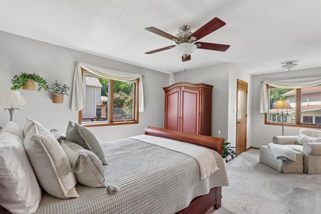 9920 Hammontree Drive, Urbandale, IA 50322