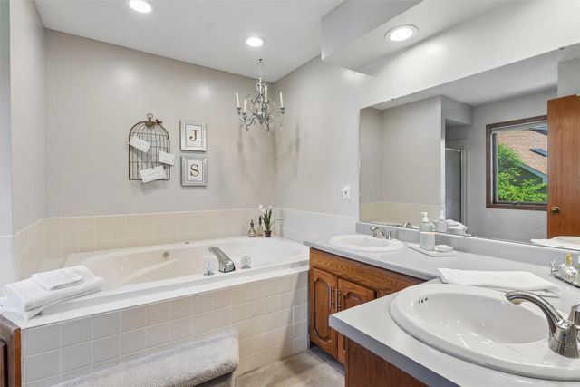 9920 Hammontree Drive, Urbandale, IA 50322