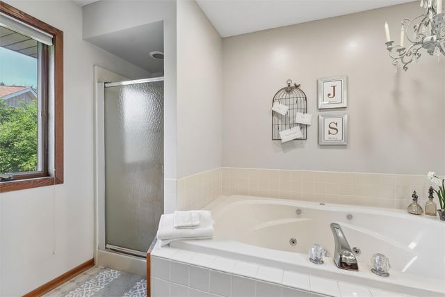 9920 Hammontree Drive, Urbandale, IA 50322