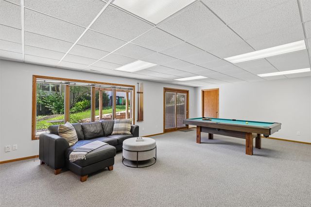 9920 Hammontree Drive, Urbandale, IA 50322