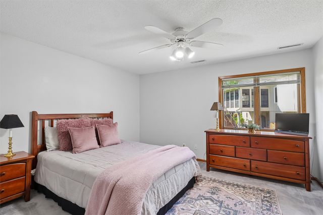9920 Hammontree Drive, Urbandale, IA 50322