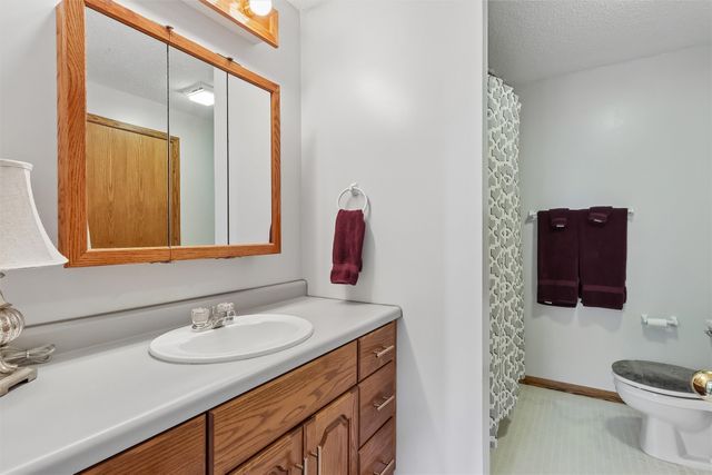 9920 Hammontree Drive, Urbandale, IA 50322