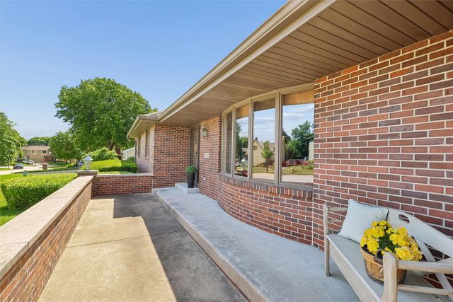 9920 Hammontree Drive, Urbandale, IA 50322