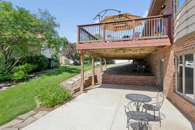 9920 Hammontree Drive, Urbandale, IA 50322