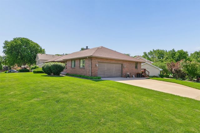 9920 Hammontree Drive, Urbandale, IA 50322