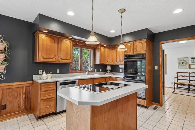 9920 Hammontree Drive, Urbandale, IA 50322