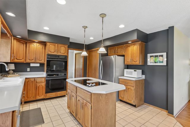 9920 Hammontree Drive, Urbandale, IA 50322