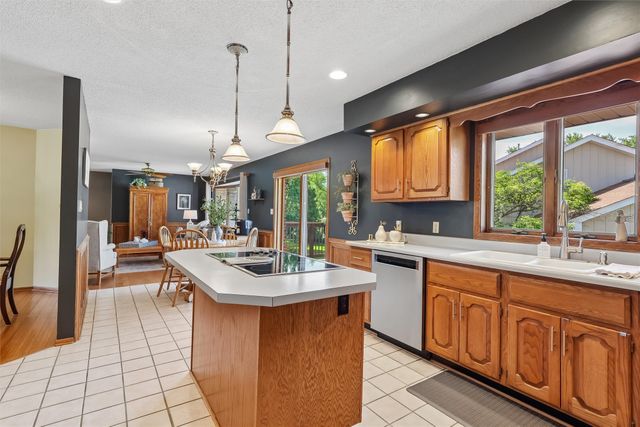 9920 Hammontree Drive, Urbandale, IA 50322