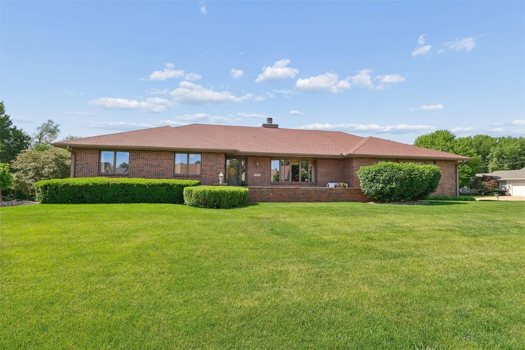 9920 Hammontree Drive, Urbandale, IA 50322