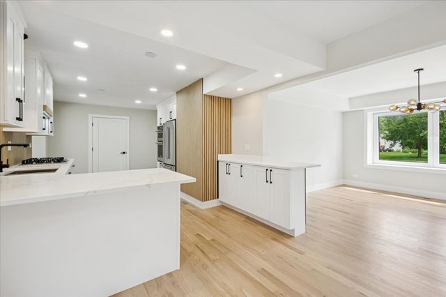 303 Cedarbrook Road, Naperville, IL 60565