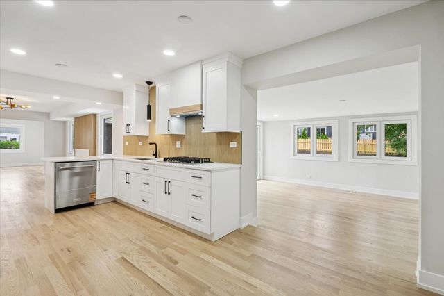 303 Cedarbrook Road, Naperville, IL 60565