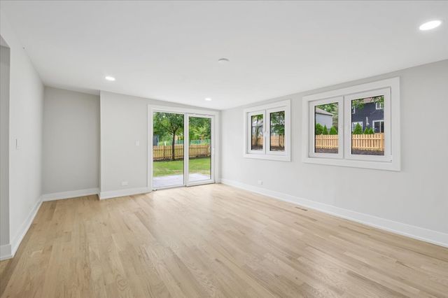 303 Cedarbrook Road, Naperville, IL 60565