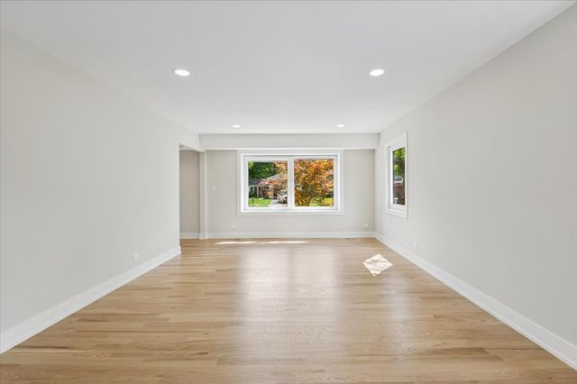 303 Cedarbrook Road, Naperville, IL 60565