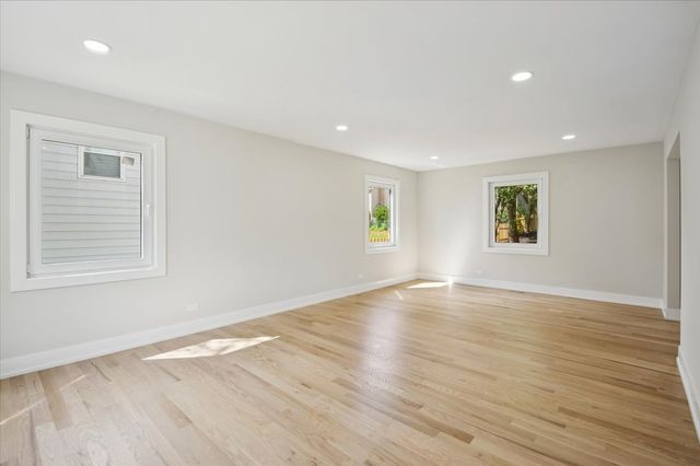 303 Cedarbrook Road, Naperville, IL 60565