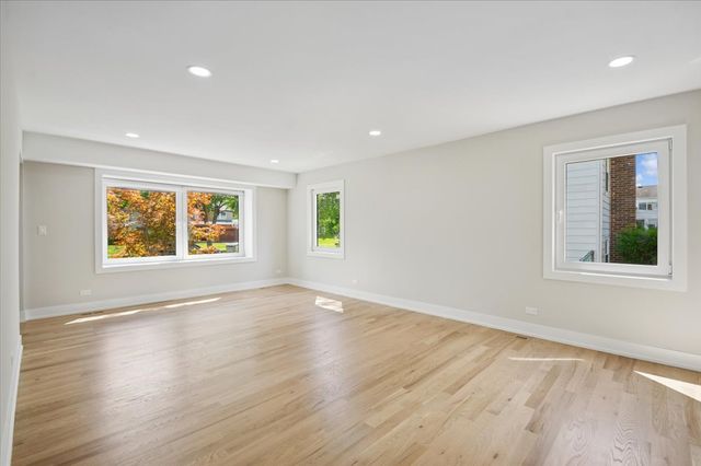 303 Cedarbrook Road, Naperville, IL 60565