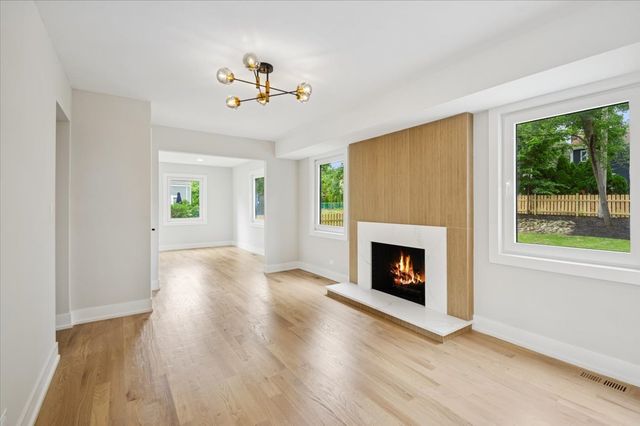 303 Cedarbrook Road, Naperville, IL 60565