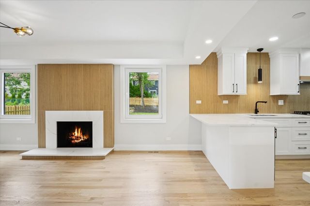 303 Cedarbrook Road, Naperville, IL 60565