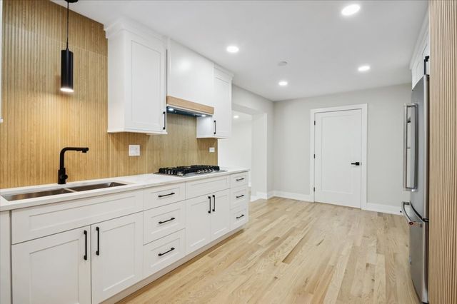 303 Cedarbrook Road, Naperville, IL 60565