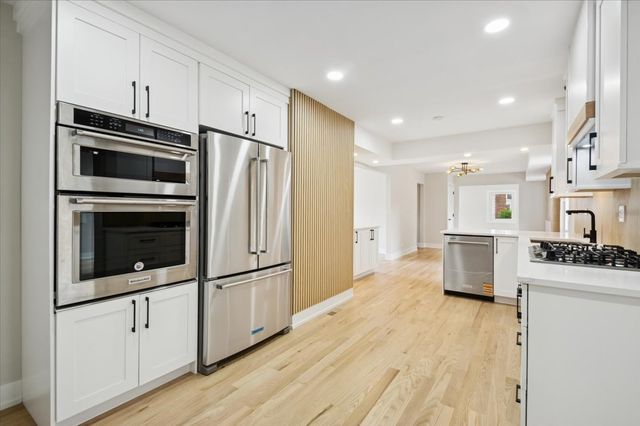 303 Cedarbrook Road, Naperville, IL 60565