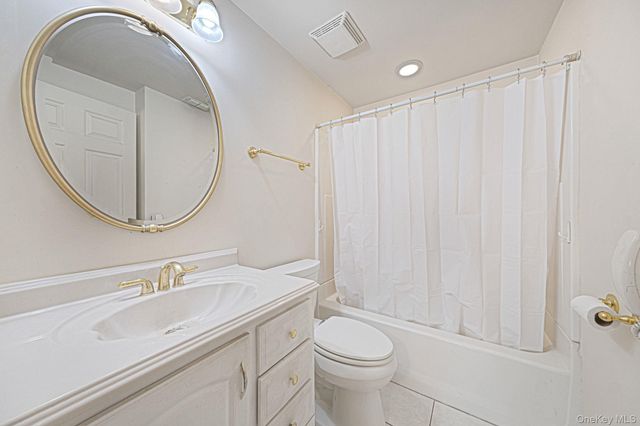 301 Birchwood Road, Medford, NY 11763