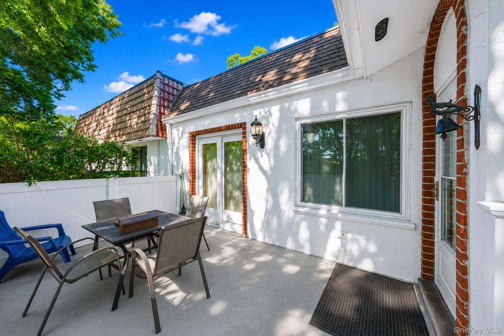 301 Birchwood Road, Medford, NY 11763