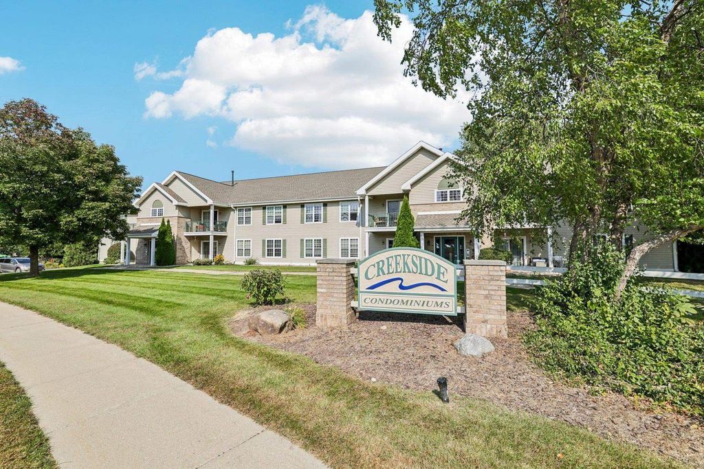 201 Kearney Way #102, Waunakee, WI 53597