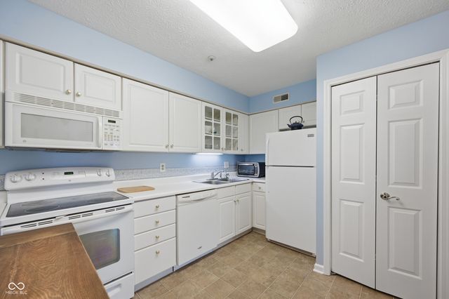 7601 Newport Bay Drive 308, Indianapolis, IN 46240