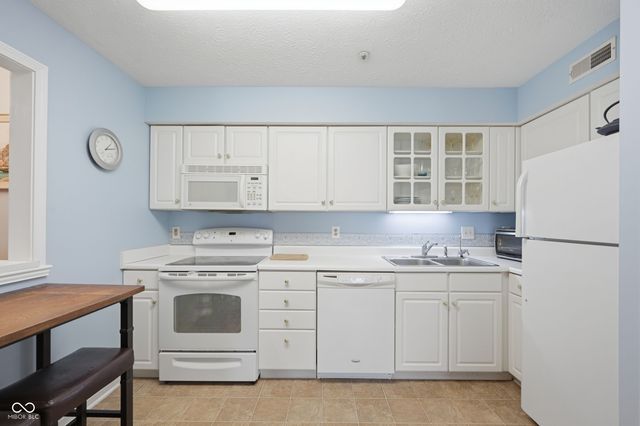 7601 Newport Bay Drive 308, Indianapolis, IN 46240