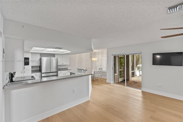 237 NW 100th Ave ., Plantation, FL 33324