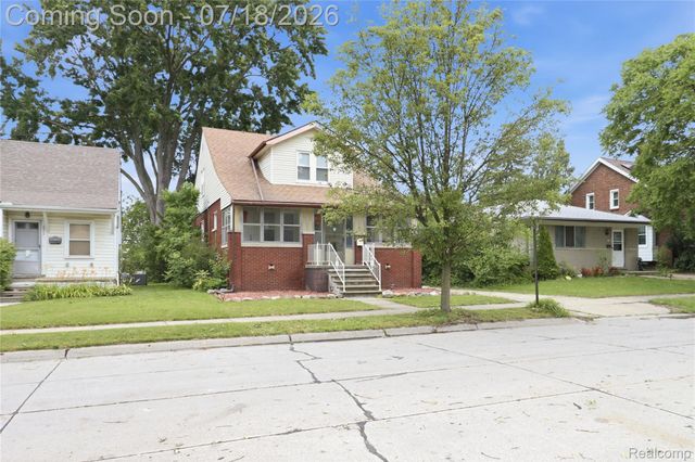 6915 Braun, Center Line, MI 48015