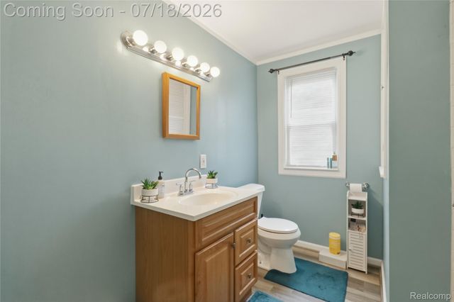 6915 Braun, Center Line, MI 48015