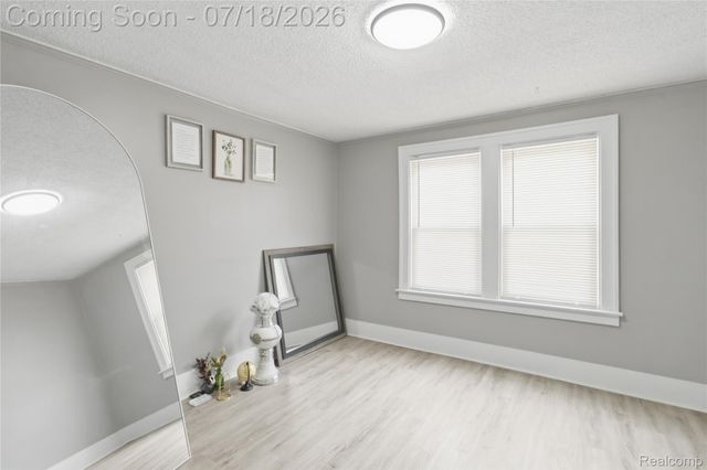 6915 Braun, Center Line, MI 48015