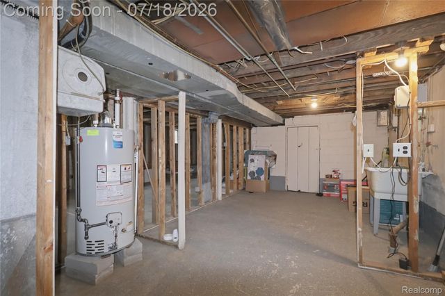 6915 Braun, Center Line, MI 48015
