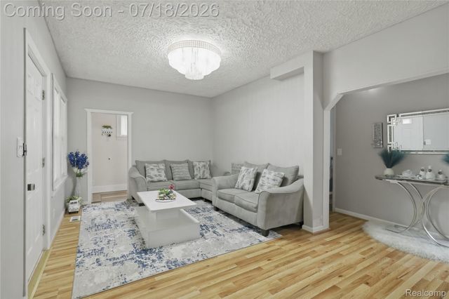 6915 Braun, Center Line, MI 48015