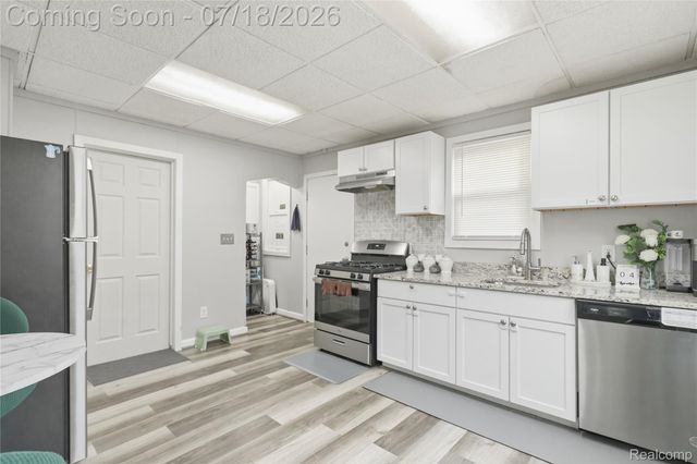 6915 Braun, Center Line, MI 48015