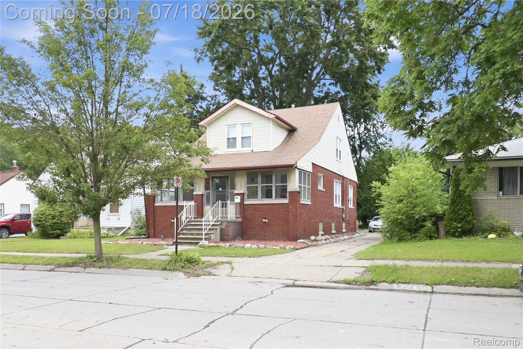 6915 Braun, Center Line, MI 48015