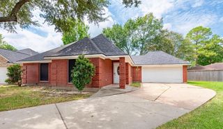 415 Kensington Court, Pasadena, TX 77502