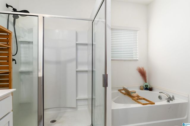 1193 MOUNTAIN LAUREL CIRCLE, Moody, AL 35004