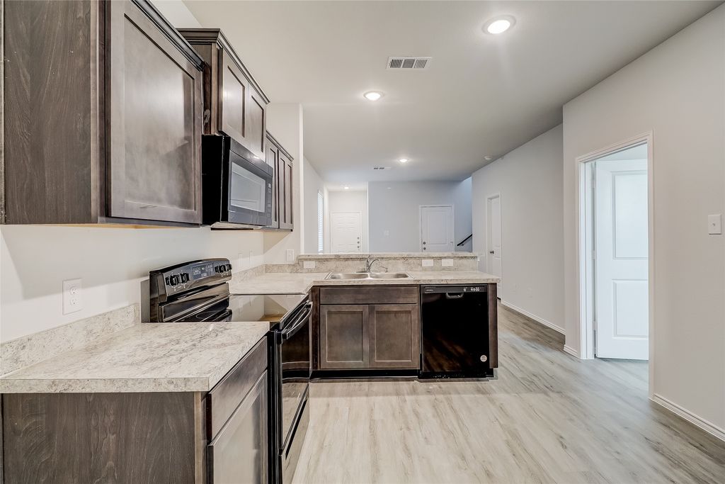 5528 Calm Waters Court, Fort Worth, TX 76119